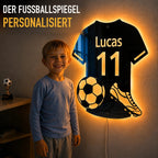 Personalisierter LED-Fußballspiegel mit dem Beispielnamen Lucas und der Nummer 11.
